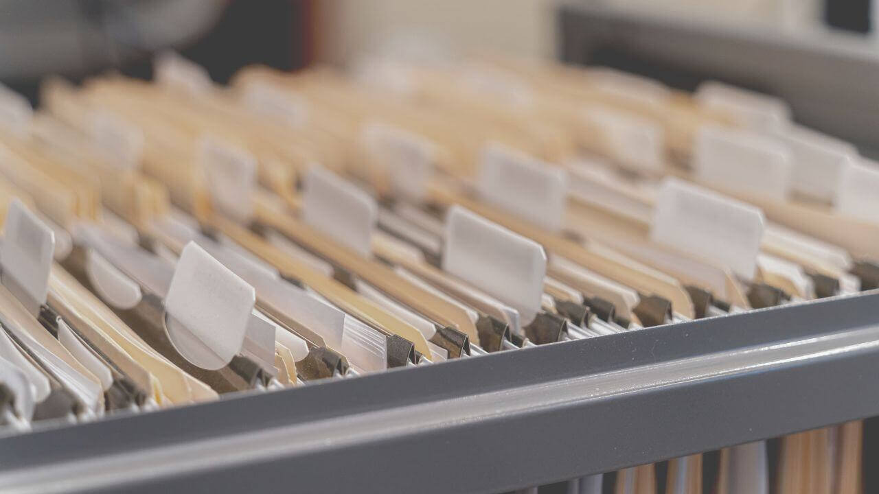 akten_im_aktenschrank